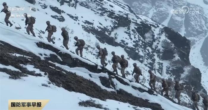 【节日 我们在战位】西藏军区某边防团：踏冰卧雪巡逻祖国边防线