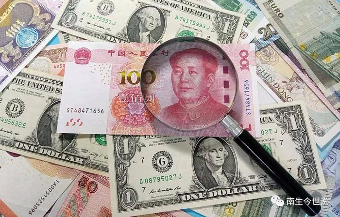 2023年人民币与美元汇率贬值4.55%，中国GDP预计为17.95万亿美元