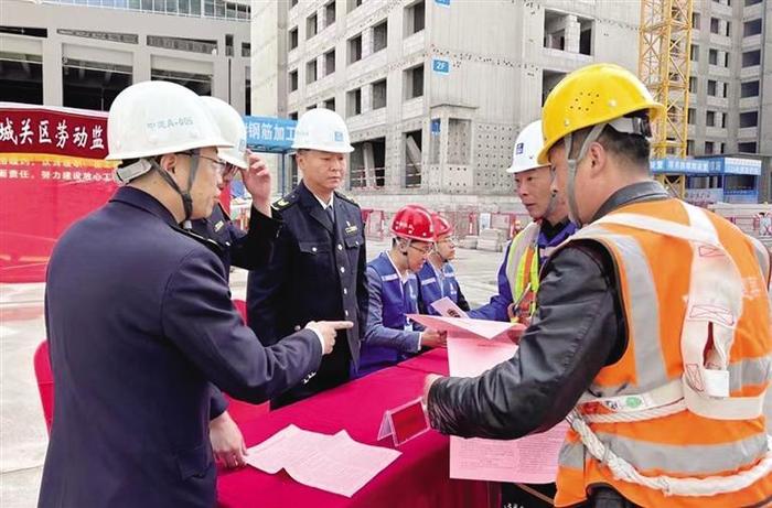 当好“娘家人”勇做“护薪人”