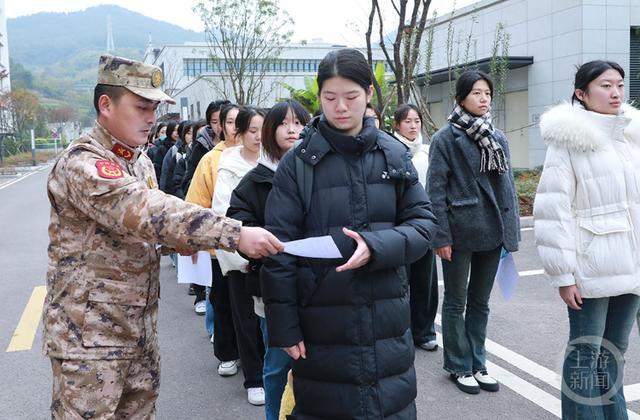 提前开展征兵预检 为大学生入伍创条件