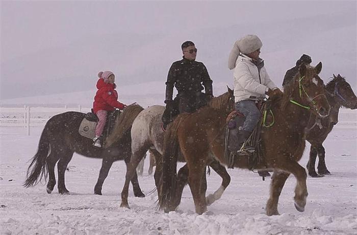 2023/2024河北承德冰雪温泉旅游季“山滦骑遇 踏雪寻冬”雪骑及越野巡游活动在丰宁举办