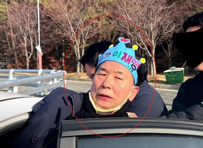 是谁刺伤李在明？韩警方公布嫌疑人身份、作案动机