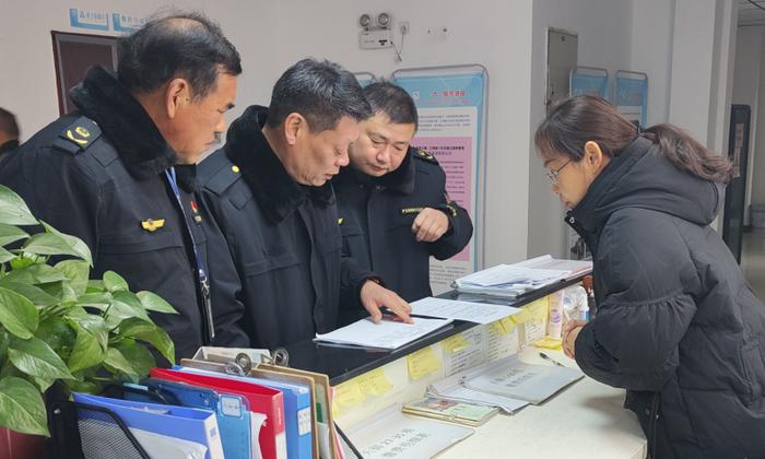 安徽省泾县市场监管局组织开展特种设备使用单位落实“两个规定”专项监督检查