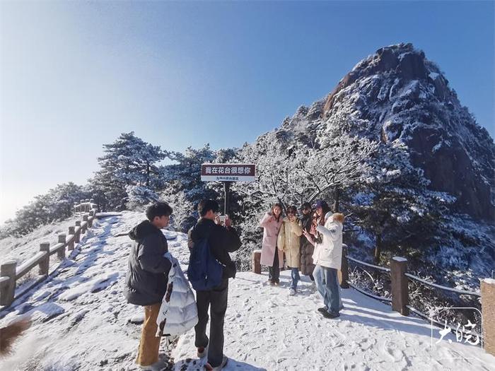 宛如童话世界！九华山景区迎来2024新年第一场雪