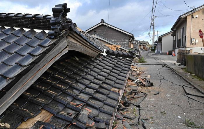 日本地震居民拍到地面此起彼伏 “地壳位移”肉眼可见？