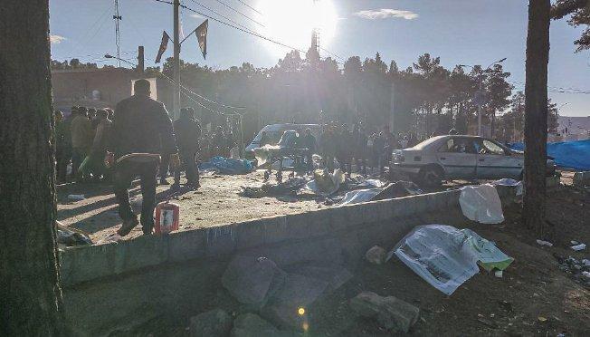 当地时间3日,伊朗克尔曼城发生连环爆炸事件,图为事发现场。
