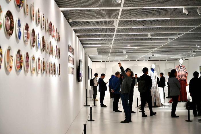 “透过民艺之门，发现人间大美”潘鲁生艺术特展在深圳两馆开幕