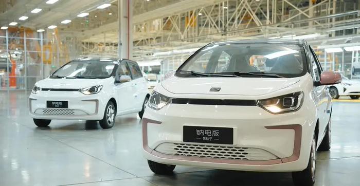 江淮钇为批量交付全球首款钠电池汽车，CLTC 续航 230km
