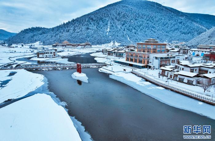 西藏鲁朗：雪落成诗 景美情长