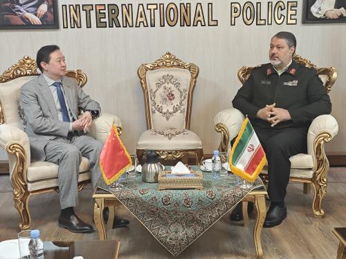 驻伊朗大使常华会见伊朗治安部队副司令卡里米准将