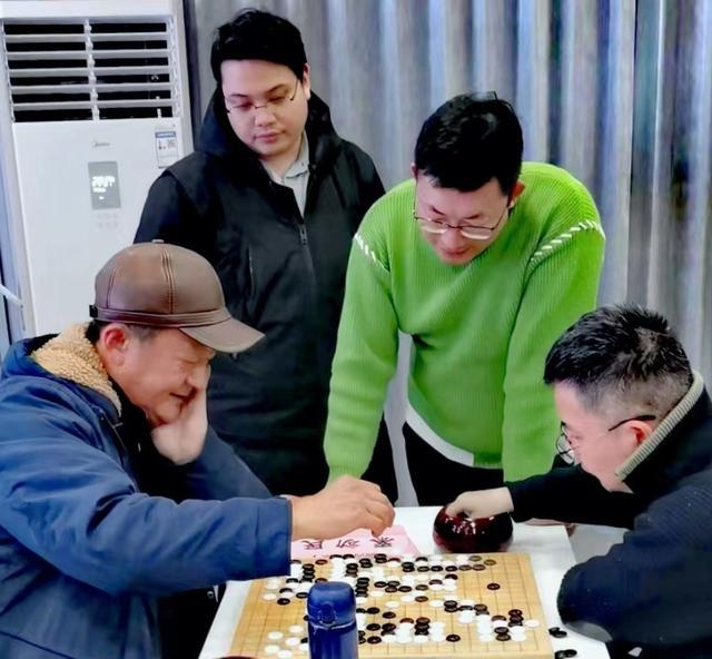 宝山棋协队喜获2023年“中行杯”上海市老年围棋联赛团体冠军！