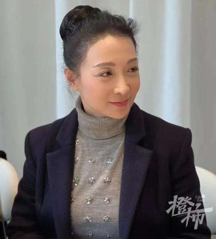 温州“BP机姐姐”之后，杭州四季青老板娘意外走红，有人认识她吗？