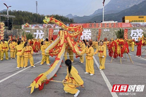 视频丨2024全国社区春晚“天岳万龙汇”舞动乡村 平江添一项世界纪录认证