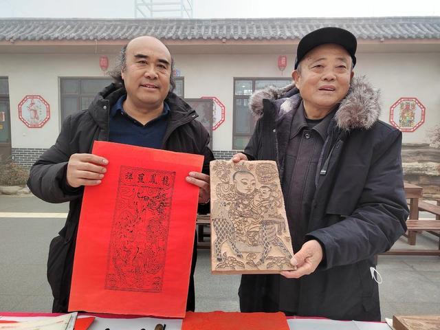 滕州市西岗镇开展“写春联 赏年画”黄河大集活动