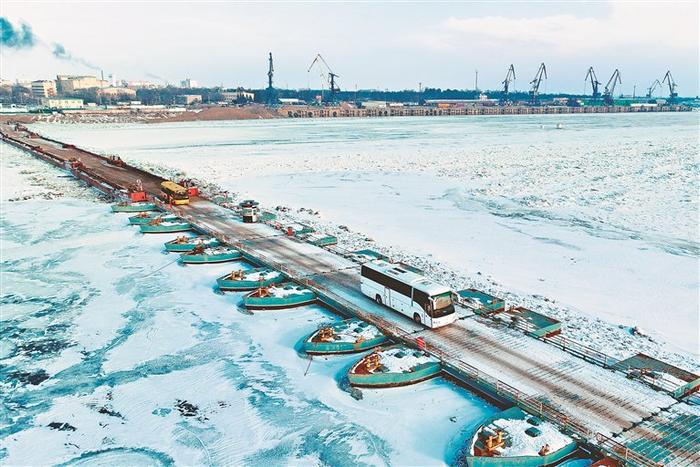 中俄客运浮箱 固冰通道开通运营