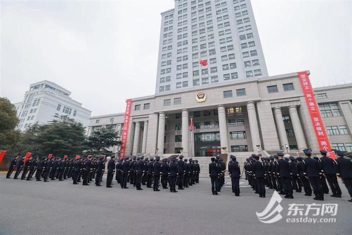 坚定初心重温入警誓词！今天，他们坚守岗位迎接中国人民警察节