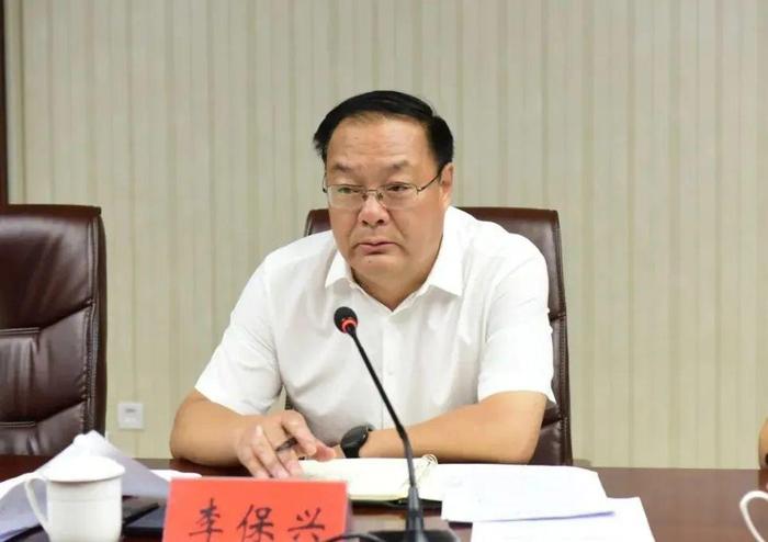 河南省公安厅原二级警务专员李保兴被“双开”，曾任洛阳市公安局“一把手”