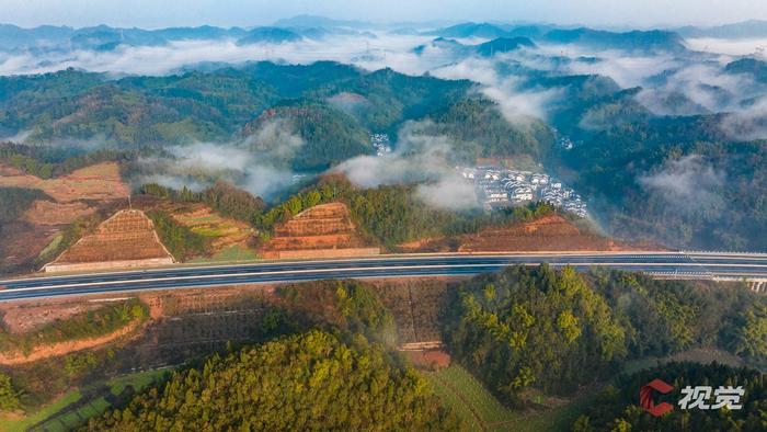 C视觉·航拍四川(60)︱这条快速路不仅去西岭雪山快 还藏着美丽风景