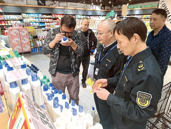 江西省于都县市场监管局查扣不同规格假冒“海飞丝”产品320余瓶