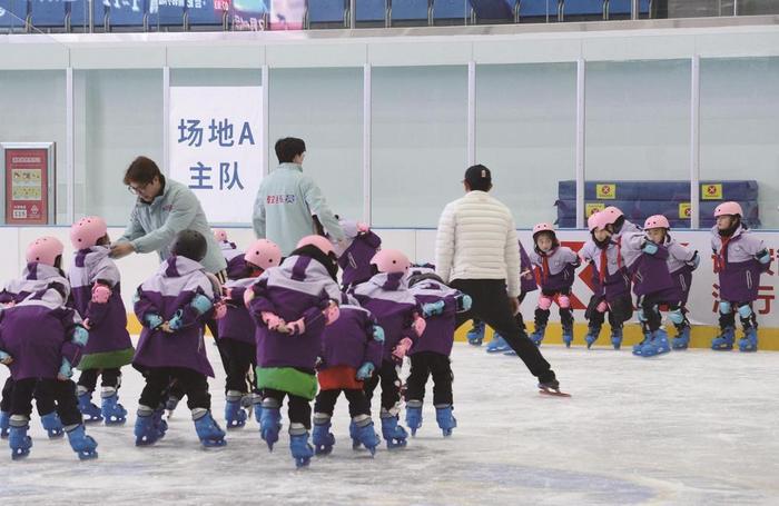 “冷资源”变身“热产业”唐山喜迎火热冰雪季