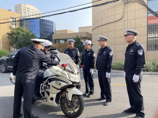 奉贤交警！锤炼过硬本领，塑造良好形象→