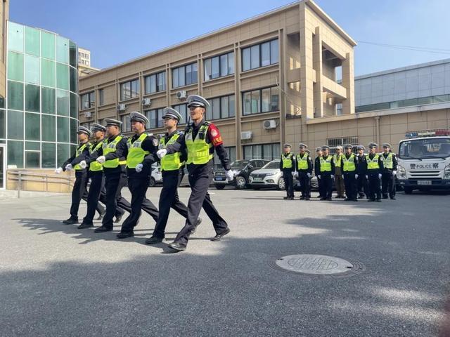 奉贤交警！锤炼过硬本领，塑造良好形象→