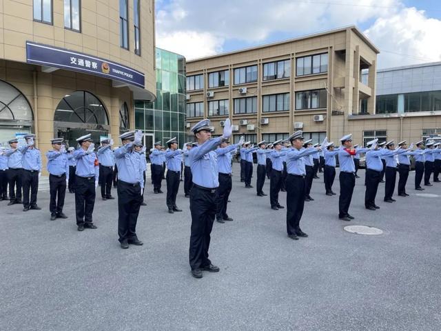 奉贤交警！锤炼过硬本领，塑造良好形象→