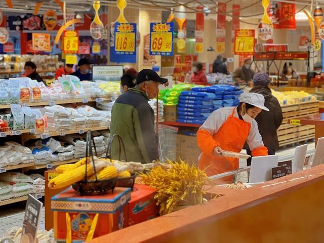 热播剧《繁花》成“上海美食大全”，大润发还原地道风味