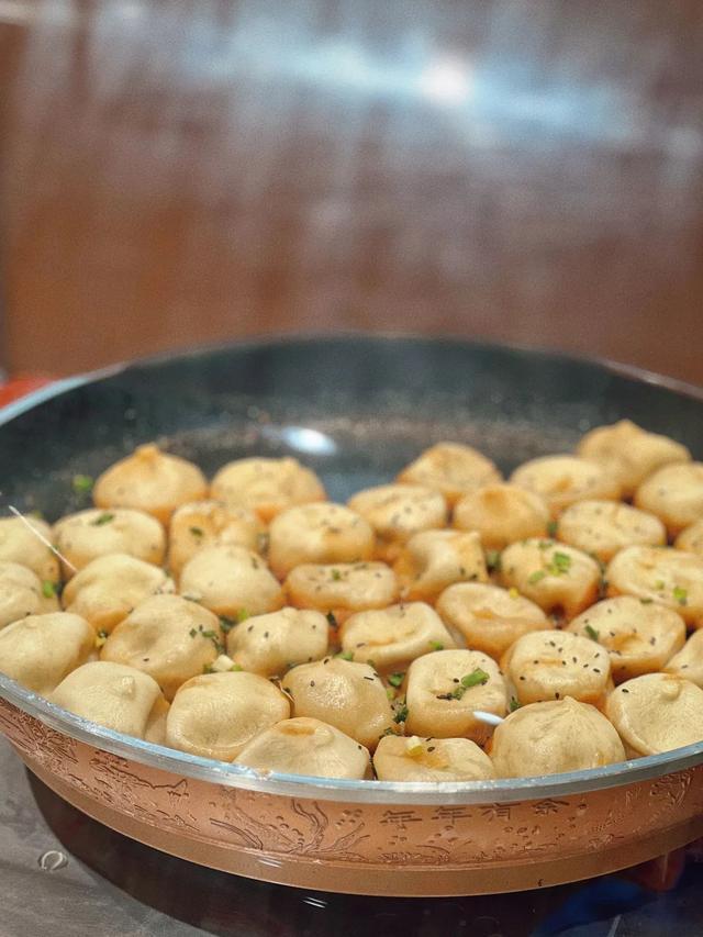 热播剧《繁花》成“上海美食大全”，大润发还原地道风味