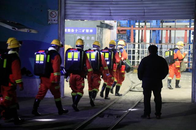 平顶山煤矿事故1名被困人员升井 仍有5人失联