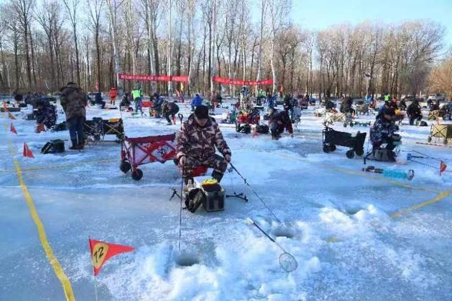 第九届大众冰雪北京公开赛京张冰钓赛接地气