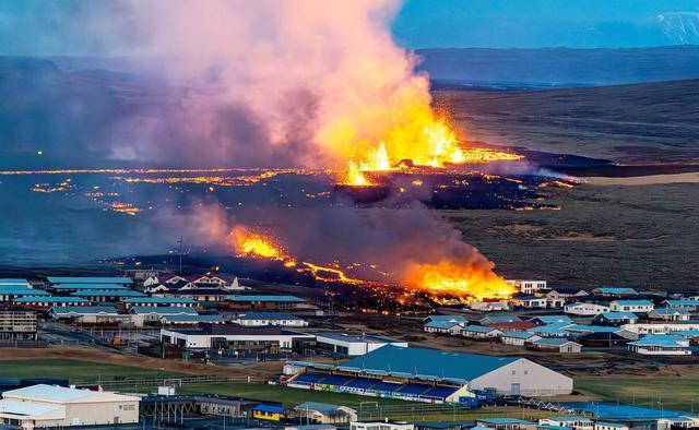 冰岛一火山喷发熔浆吞噬小镇部分房屋 当地华人：政府两个月前做了预防措施