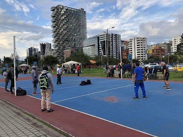 当地人在运动。图 / 受访者提供
