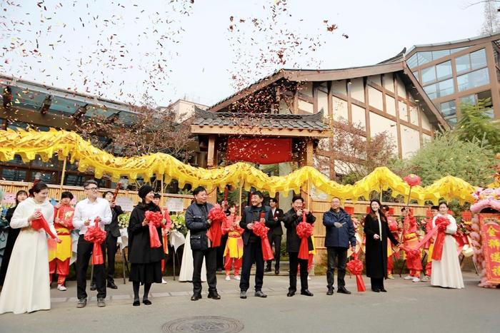 以文作伴，与史同行！ 从成都白马寺和宽窄巷子深酒中感受中华文化复兴与崛起