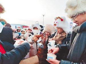 热腾腾黏豆包 送给外地游客