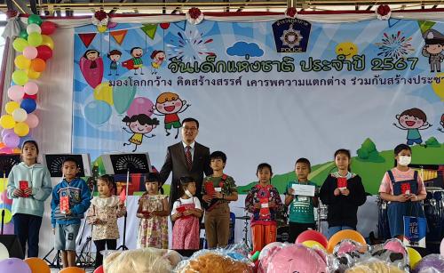 驻清迈总领事陈海平与领区少年儿童共庆节日