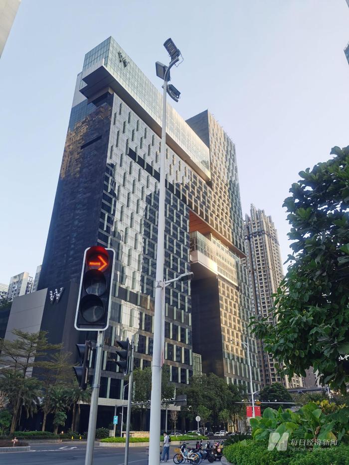广州W酒店外围。 图片来源:每经记者 吴泽鹏 摄