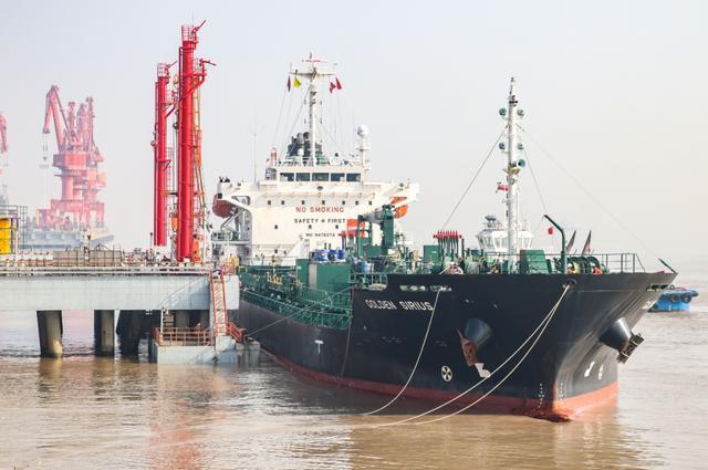 中国石油华东化工销售首船进口PX顺利抵港