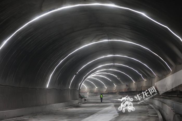 重庆李家沱复线桥北引道工程九龙坡复线隧道全线贯通