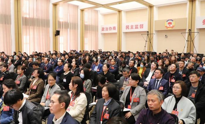 聚焦全会丨上海市奉贤区政协六届三次会议举行“政协委员与区委书记面对面”专题会议