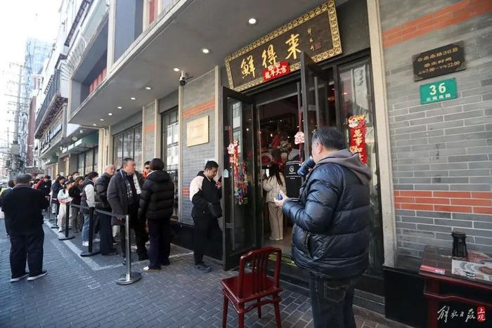 火爆！上海男演员也忍不住了，这家店门口大排长龙，有人“门槛精”，结果…
