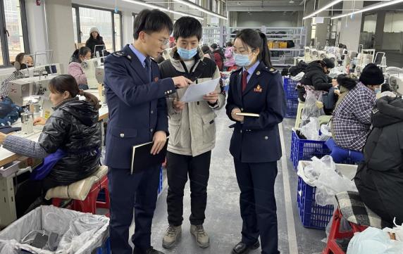 甘谷税务：“税引擎”助力制鞋业跑出“加速度”