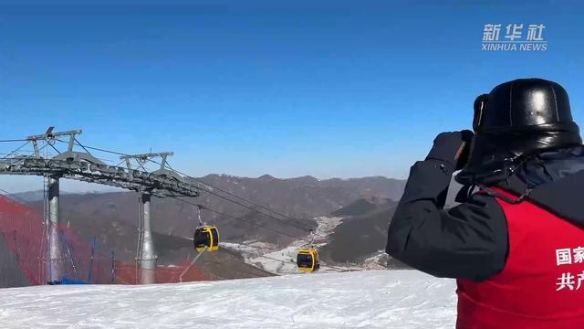 滑雪巡线 为“十四冬”比赛场地提供电力保障服务