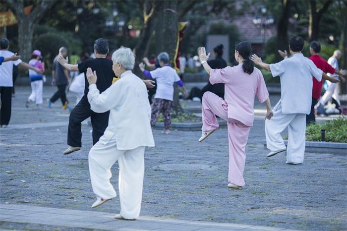 60岁以上人口占全国人口超过两成！专家：中国正式步入中度老龄社会【附养老产业前景分析】