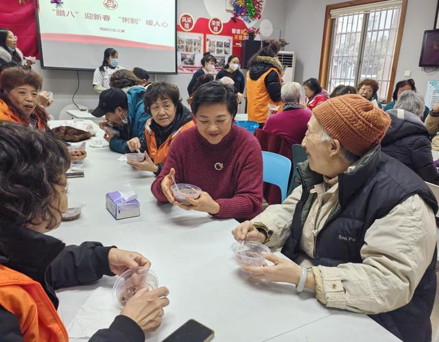 “小孩小孩你别馋，过了腊八就是年”，彭浦镇暖心赠送腊八粥