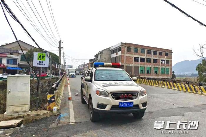 宁乡西部山区开始飘雪 各部门积极防范应对低温雨雪冰冻天气