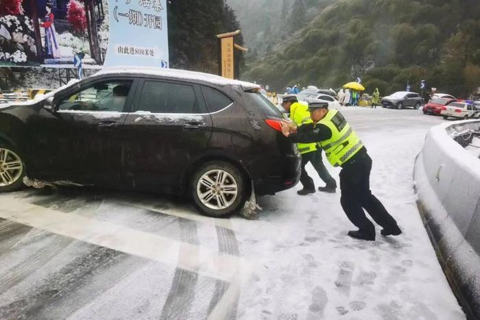 永州各级各部门压实防范责任 细化应对措施积极应对低温雨雪冰冻灾害天气