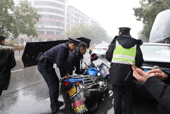 永州各级各部门压实防范责任 细化应对措施积极应对低温雨雪冰冻灾害天气