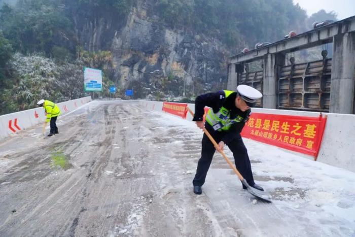 永州各级各部门压实防范责任 细化应对措施积极应对低温雨雪冰冻灾害天气