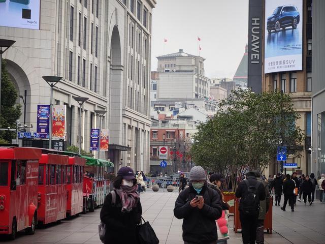 气温降降降，申城下雪了！